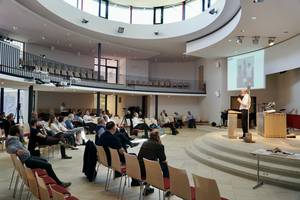 Foto: Thomas Schirrmacher beim Rückblick auf die Anfänge des Martin Bucer Seminars © MBS/Martin Warnecke