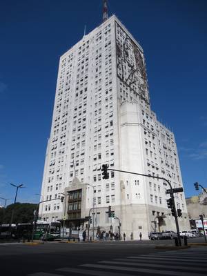 Photo: Ministry of Public Works Building © Felipe Restrepo Acosta (CC BY-SA 4.0)