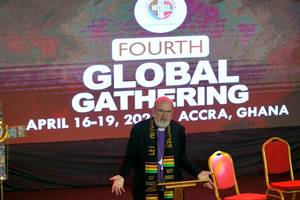 Foto: Erzbischof Thomas Paul während seiner Rede auf dem Global Christian Forum in Accra 2024 © IIRF/Martin Warnecke