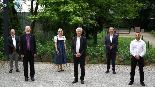 Von links nach rechts: Kirchenrat Hans-Martin Gloël, Bischof Prof. Dr. Thomas Schirrmacher, Daniela Hofmann, Landesbischof Prof. Dr. Heinrich Bedford-Strohm, Oberkirchenrat Michael Martin, Gabriel Georgs © BQ/Martin Warnecke 